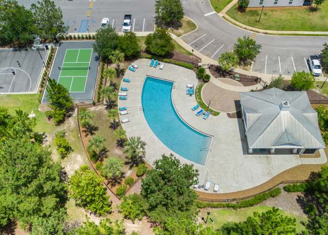 Property at 280 Date Palm Ln, Freeport, FL 32439, 3 beds, 2.5 baths