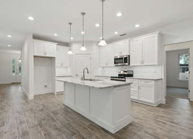 Property at 1488 Pine St, Niceville, FL 32578, 4 beds, 2.5 baths