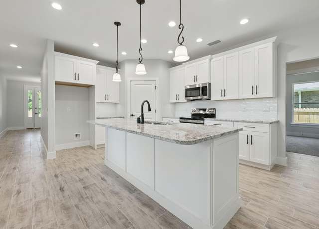 Property at 1492 Pine St, Niceville, FL 32578, 4 beds, 2.5 baths