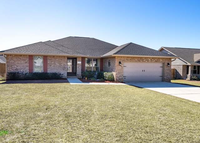 Property at 2017 Broad St, Crestview, FL 32536, 4 beds, 3 baths
