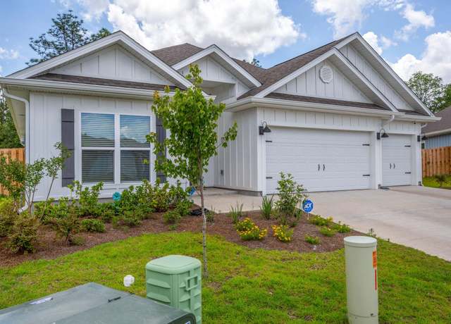 Property at 125 Hobson Ave, Crestview, FL 32539, 4 beds, 3 baths