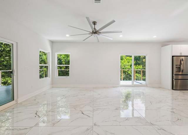 Property at 410 ANCHORS St, Niceville, FL 32578, 5 beds, 3.5 baths