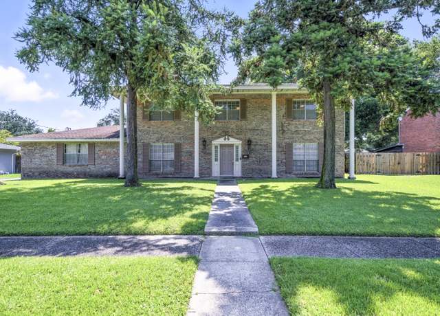 Property at 302 NW Briarwood Cir, Fort Walton Beach, FL 32548, 5 beds, 4 baths