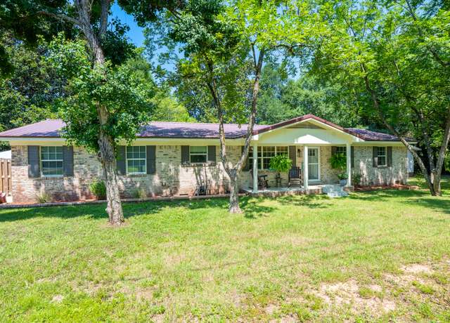 Property at 156 Lindberg St, Crestview, FL 32536, 4 beds, 3 baths