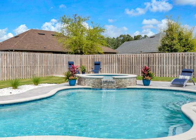 Property at 37 Madiera Dr, Freeport, FL 32439, 4 beds, 3 baths