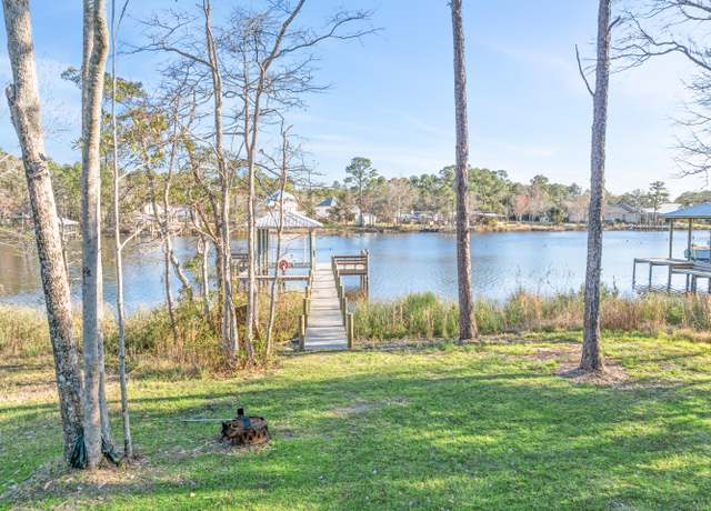 Property at 111 E Bayou Forest Dr, Freeport, FL 32439, 4 beds, 2 baths