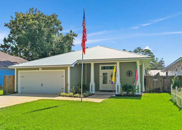 Property at 137 Owen St, Niceville, FL 32578, 3 beds, 2 baths