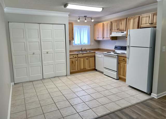 Property at 201 E College Blvd #46, Niceville, FL 32578, 2 beds, 1 bath