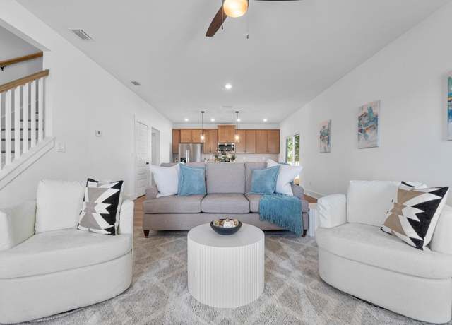 Property at 484 Arrowwood Blvd, Freeport, FL 32439, 4 beds, 3 baths