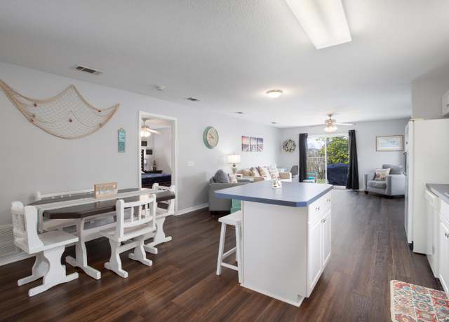 Property at 7690 Chablis Cir, Navarre, FL 32566, 3 beds, 2 baths