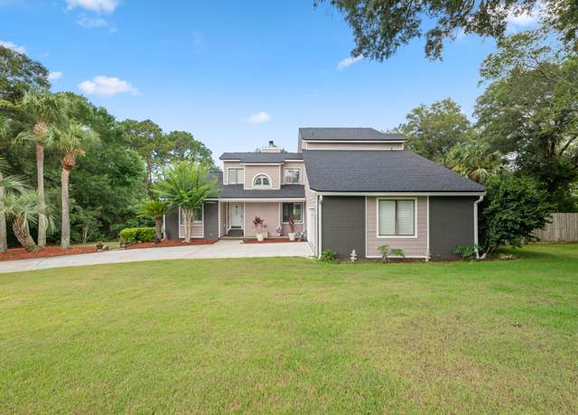 Property at 2567 Valley Rd, Navarre, FL 32566, 3 beds, 2.5 baths