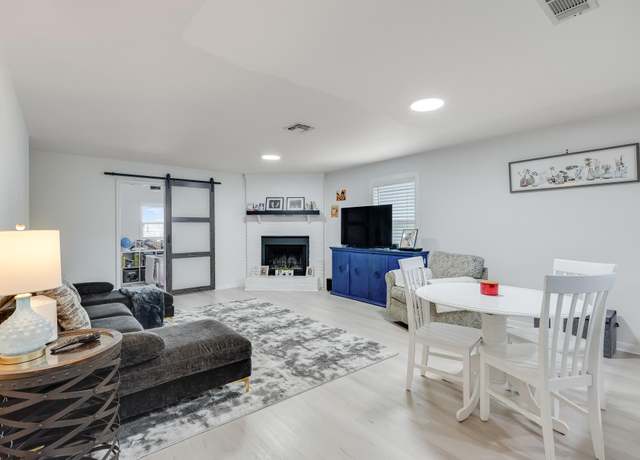 Property at 16 Court Dr, Destin, FL 32541, 3 beds, 2.5 baths