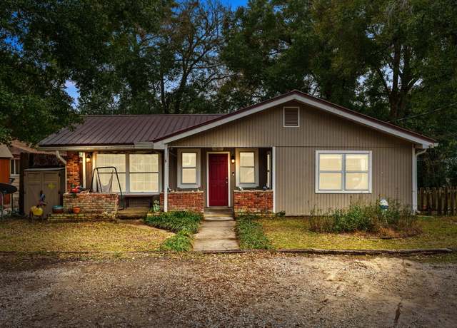 Property at 103 4Th St, Niceville, FL 32578, 3 beds, 2 baths