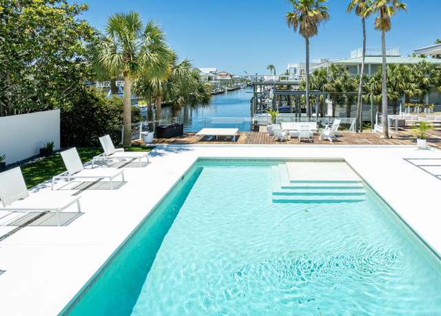 Property at 620 Magnolia Dr, Destin, FL 32541, 6 beds, 5 baths