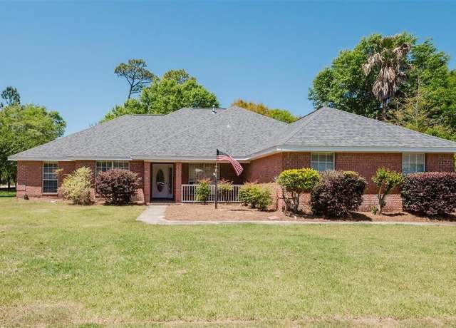 Property at 1404 Ernest Hemingway Dr, Niceville, FL 32578, 4 beds, 2 baths
