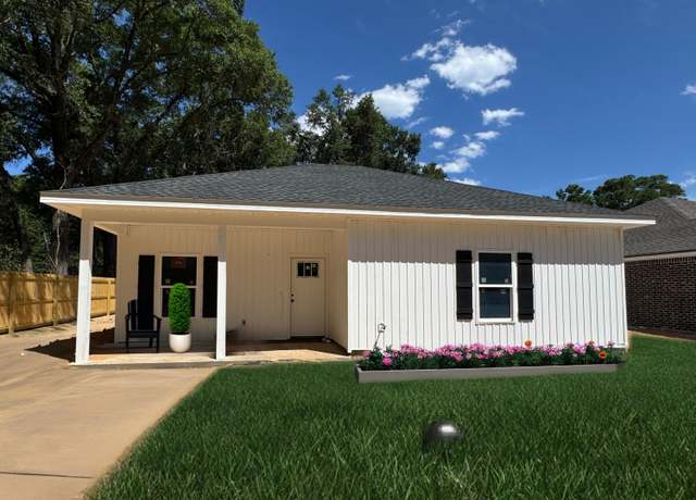 Property at 695 E Bowers Ave, Crestview, FL 32539, 3 beds, 2 baths