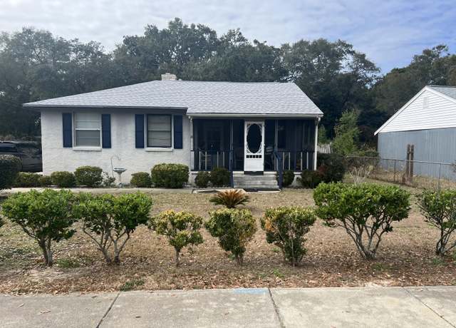 Property at 118 SE Carson Dr, Fort Walton Beach, FL 32548, 3 beds, 1 bath
