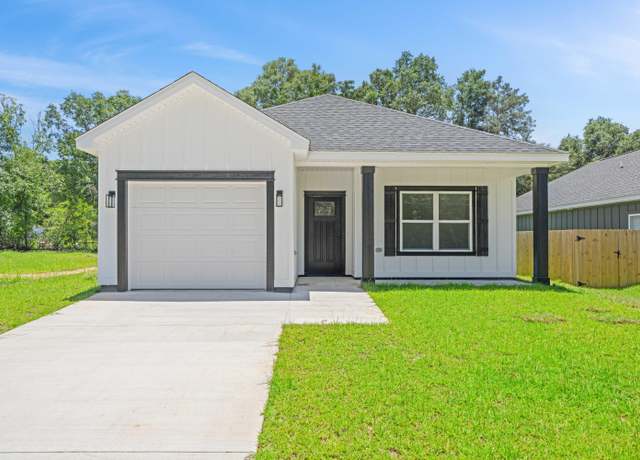 Property at 3154 Main St, Crestview, FL 32539, 4 beds, 2 baths