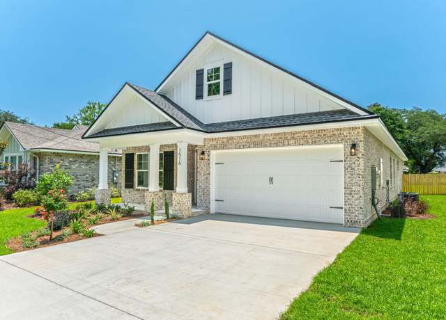 Property at 1516 Hickory St, Niceville, FL 32578, 4 beds, 3 baths