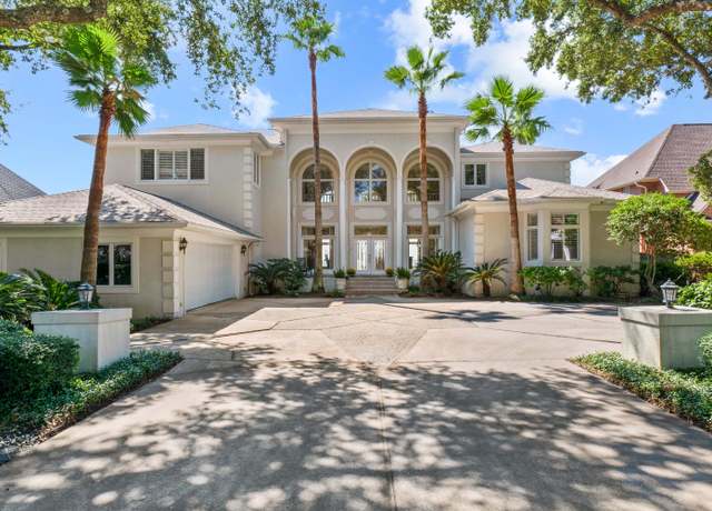 Property at 1363 Windward Ln, Niceville, FL 32578, 5 beds, 4.5 baths