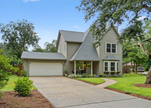 Property at 505 S Greenwood Cv, Niceville, FL 32578, 4 beds, 4 baths