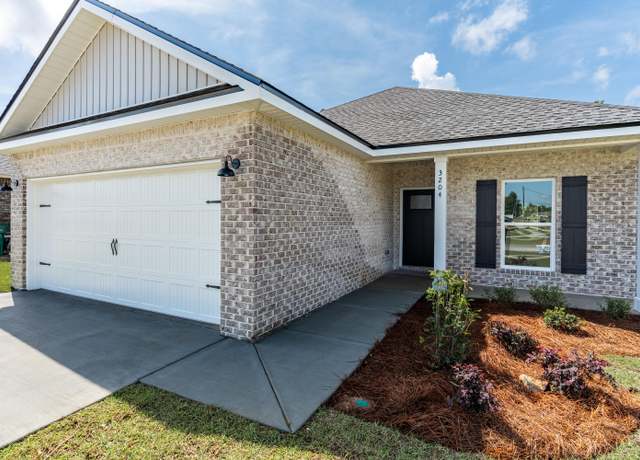 Property at 3204 Oxmore Dr, Crestview, FL 32539, 4 beds, 2 baths