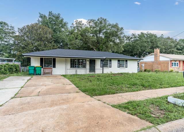 Property at 203 22nd St, Niceville, FL 32578, 4 beds, 2.5 baths