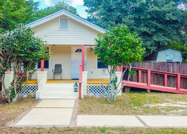 Property at 120 N Davis Ln, FL 32433, 3 beds, 2 baths
