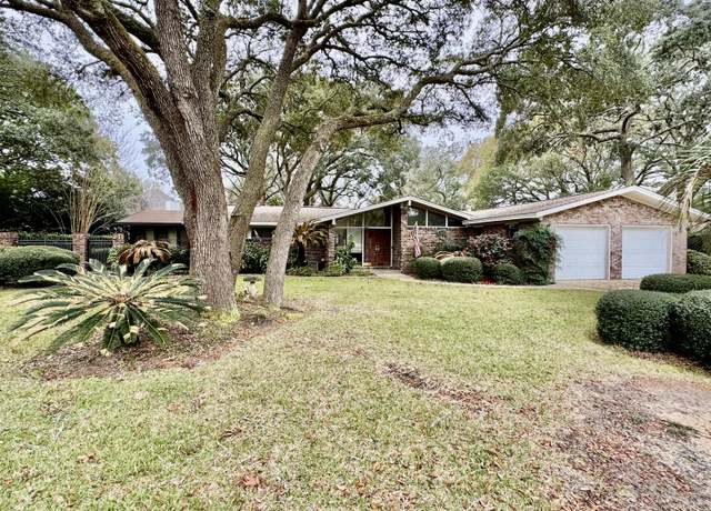 Property at 16 NE Wedgewood Ln, Fort Walton Beach, FL 32547, 3 beds, 2 baths