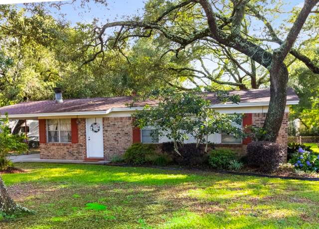 Property at 132 NW Alabama Ave, Fort Walton Beach, FL 32548, 3 beds, 1.5 baths