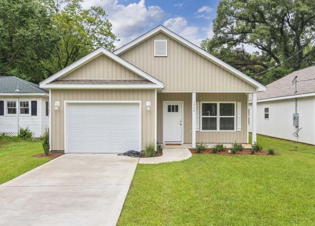 Property at 1350 N Pearl St, Crestview, FL 32536, 3 beds, 2 baths