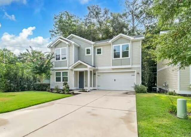 Property at 527 Maple Ave, Niceville, FL 32578, 3 beds, 2.5 baths