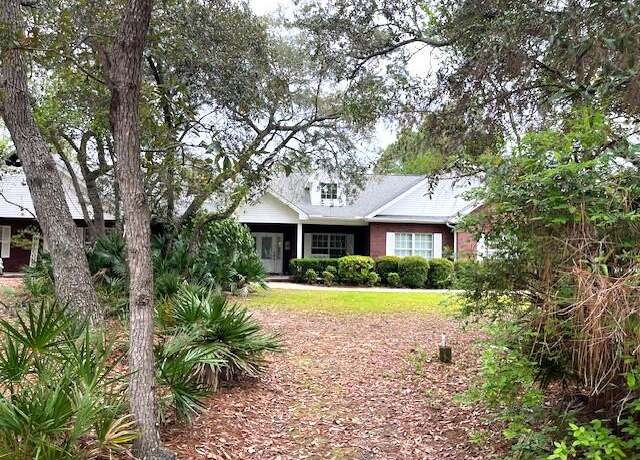 Property at 506 Spring Acres Cv, Niceville, FL 32578, 5 beds, 4 baths