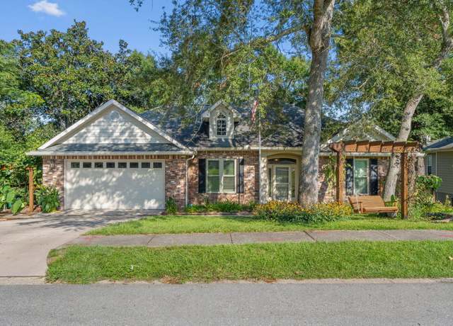 Property at 229 Hillside Dr, Niceville, FL 32578, 4 beds, 3.5 baths