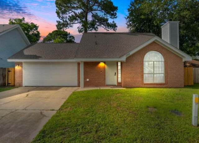 Property at 1725 Colonial Ct, Fort Walton Beach, FL 32547, 3 beds, 2 baths