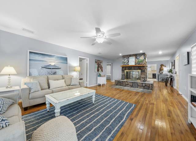 Property at 11 N 4th St, Santa Rosa Beach, FL 32459, 3 beds, 2 baths