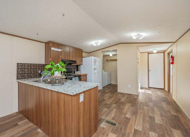 Property at 246 Rainbow Dr, Crestview, FL 32539, 2 beds, 2 baths