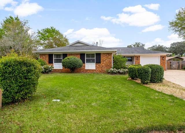 Property at 207 Island Ln, Niceville, FL 32578, 4 beds, 2 baths