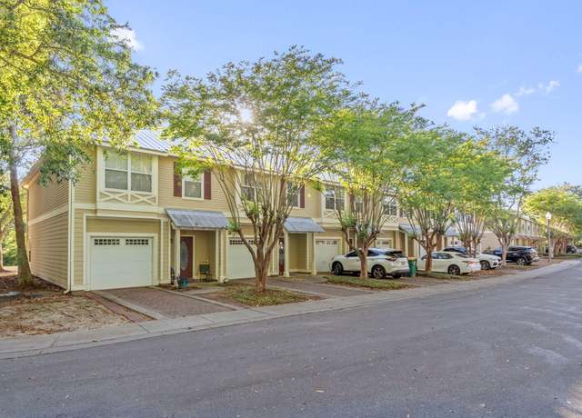 Property at 387 Twin Lakes Ln, Destin, FL 32541, 3 beds, 2.5 baths