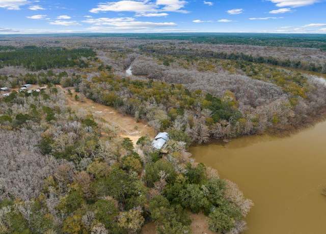 Property at 66 Sawmill Rd, Ponce De Leon, FL 32455, 4 beds, 3.5 baths