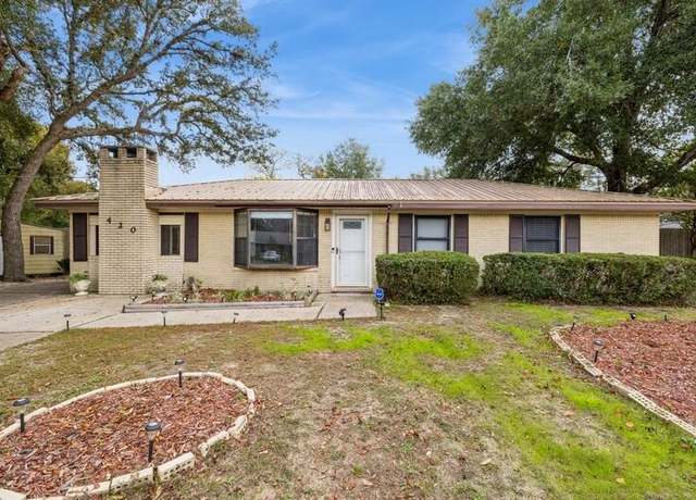 Property at 420 Paradise Rd, Niceville, FL 32578, 3 beds, 2 baths