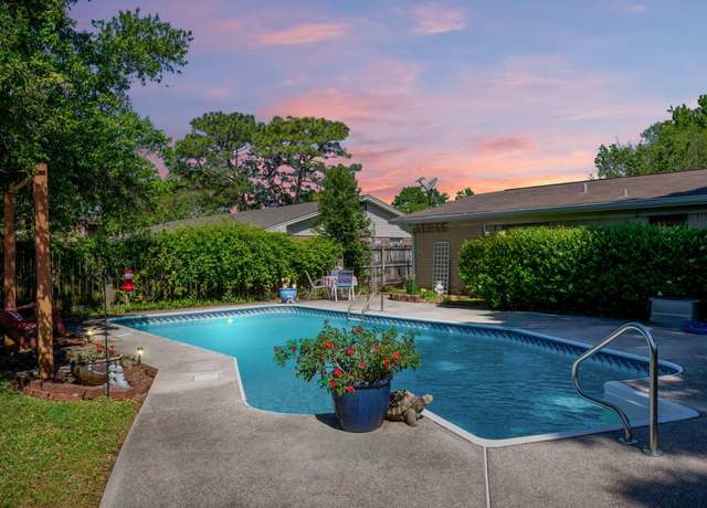 Property at 16 NW Chelsea Dr, Fort Walton Beach, FL 32547, 4 beds, 3 baths