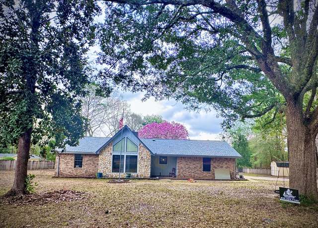 Property at 6077 Terrace Ln, Crestview, FL 32536, 3 beds, 2 baths