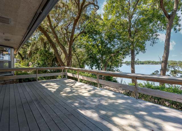 Property at 1423 Bayshore Dr, Niceville, FL 32578, 5 beds, 3 baths