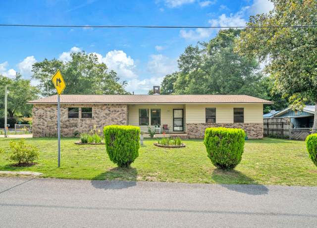 Property at 420 Bullock Blvd, Niceville, FL 32578, 3 beds, 2 baths