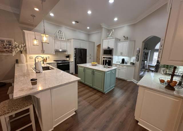 Property at 111 Mulry Dr, Niceville, FL 32578, 4 beds, 3 baths