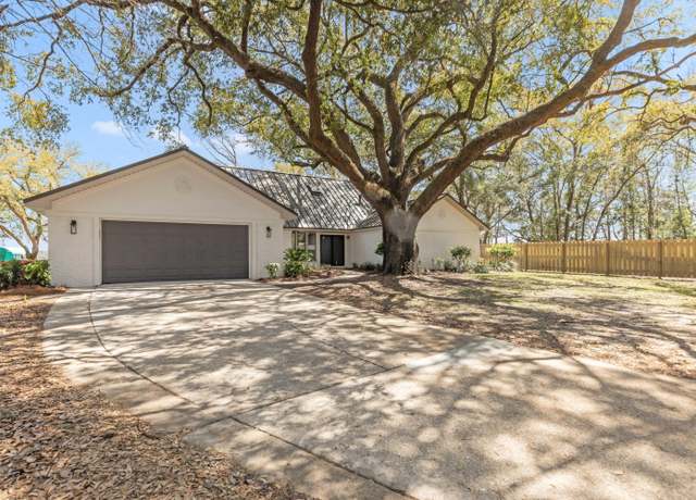 Property at 120 Bahia Vista Dr, Niceville, FL 32578, 4 beds, 3.5 baths