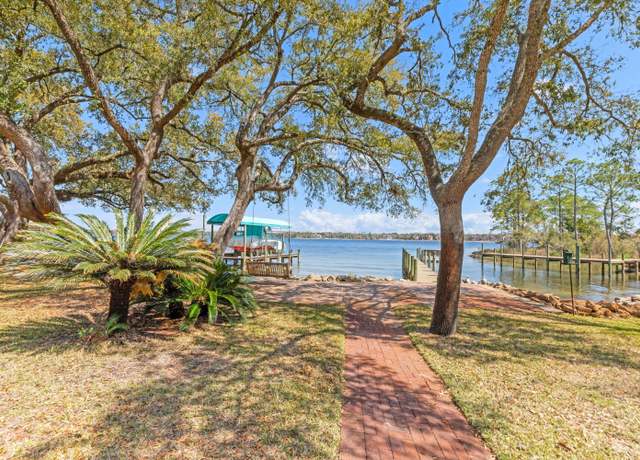 Property at 120 Bahia Vista Dr, Niceville, FL 32578, 4 beds, 3.5 baths
