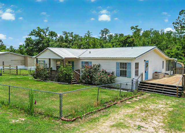 Property at 8819 Kiwi Ln, Youngstown, FL 32466, 4 beds, 3 baths