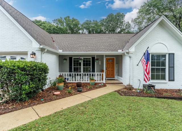 Property at 206 Juniper Ct, Crestview, FL 32539, 4 beds, 3 baths